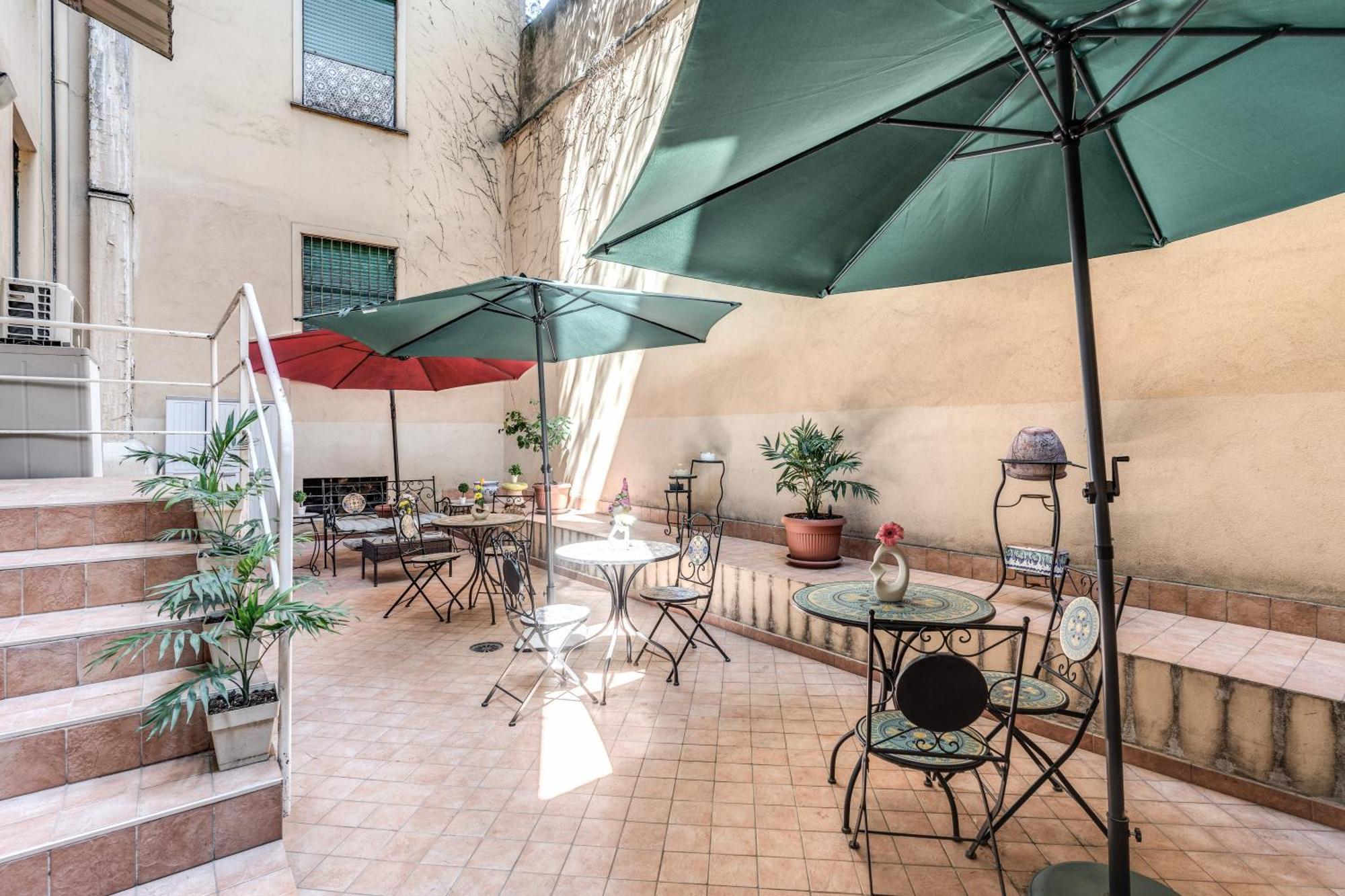 Marta Inn, Rome